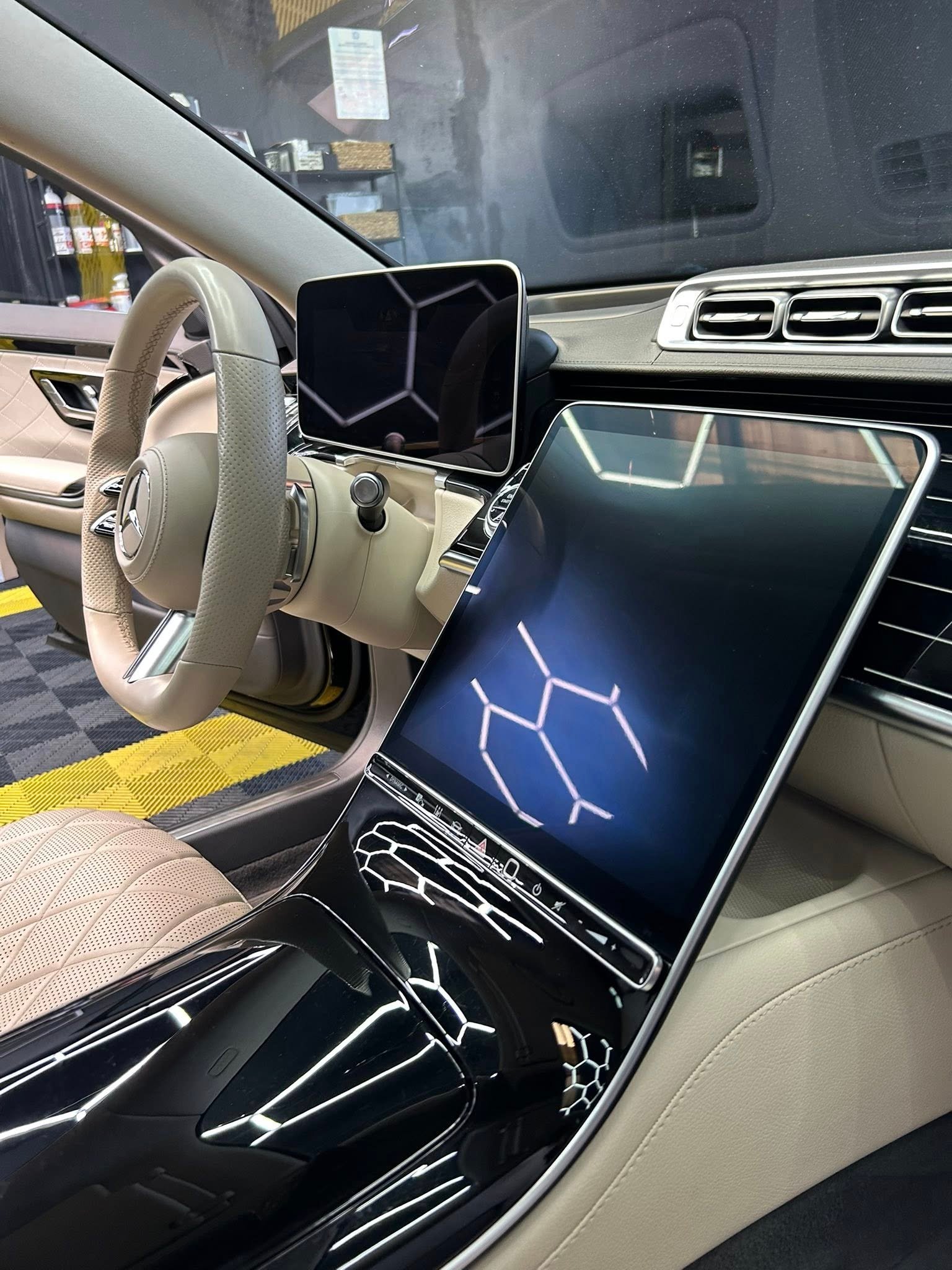 Detailing Interior Mercedes
