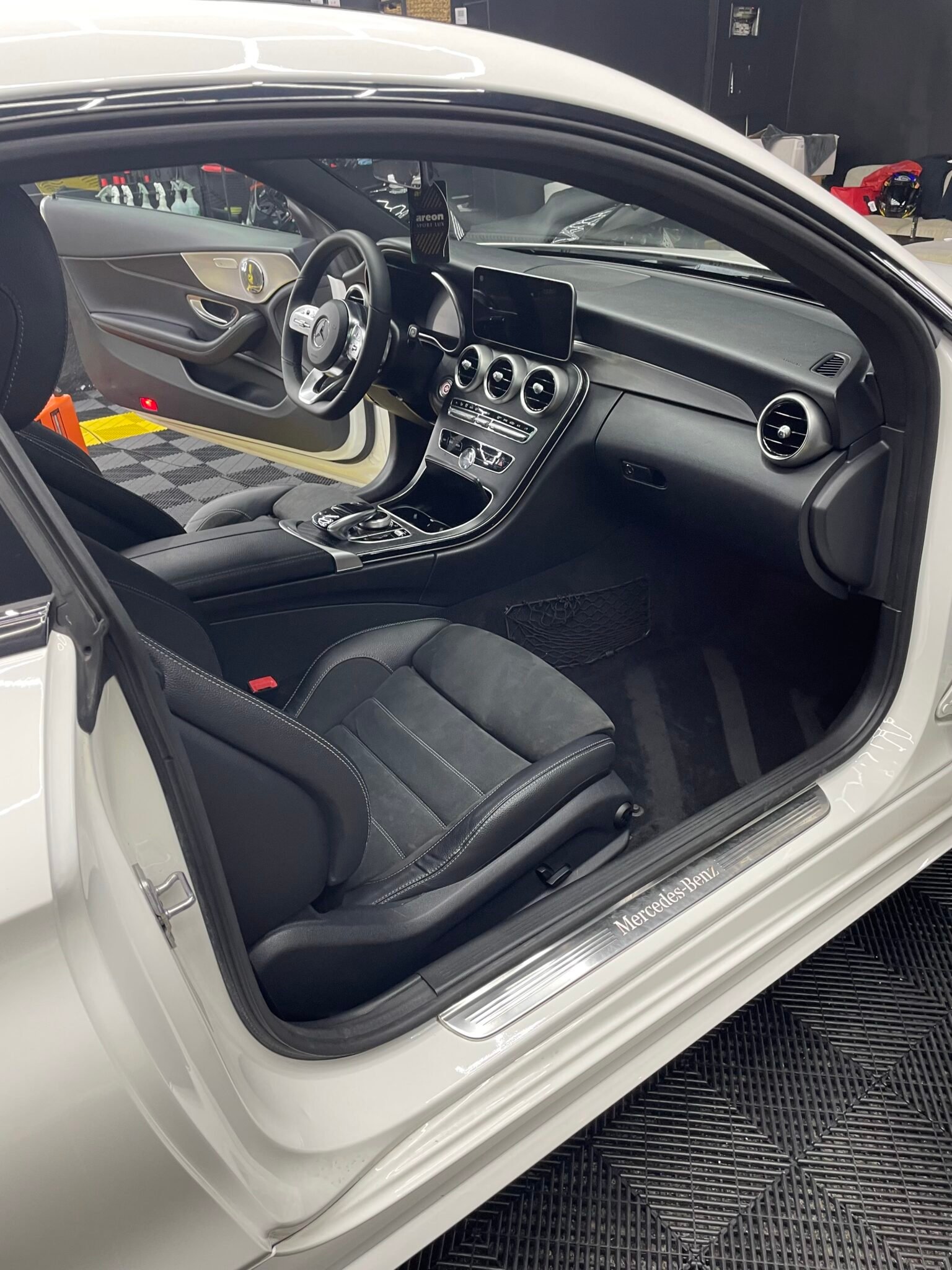 Mercedes - Detailing Interior